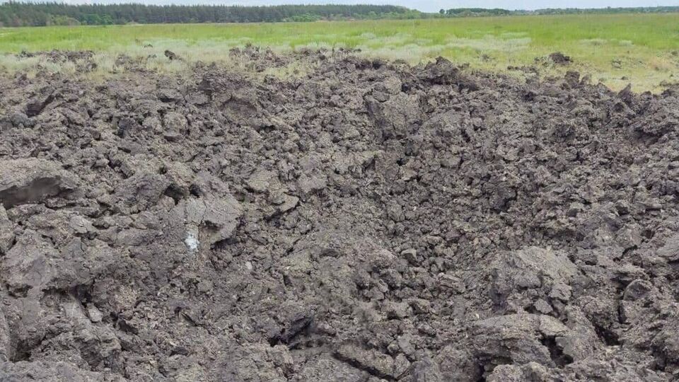 Резніченко повідомив, що вибух ракети утворив вирву завглибшки 4 метри