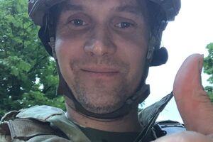Від траси Лисичанськ – Бахмут противника відділяє лише один ряд висот. Але завдяки українській піхоті та артилерії подолати його росіяни не можуть