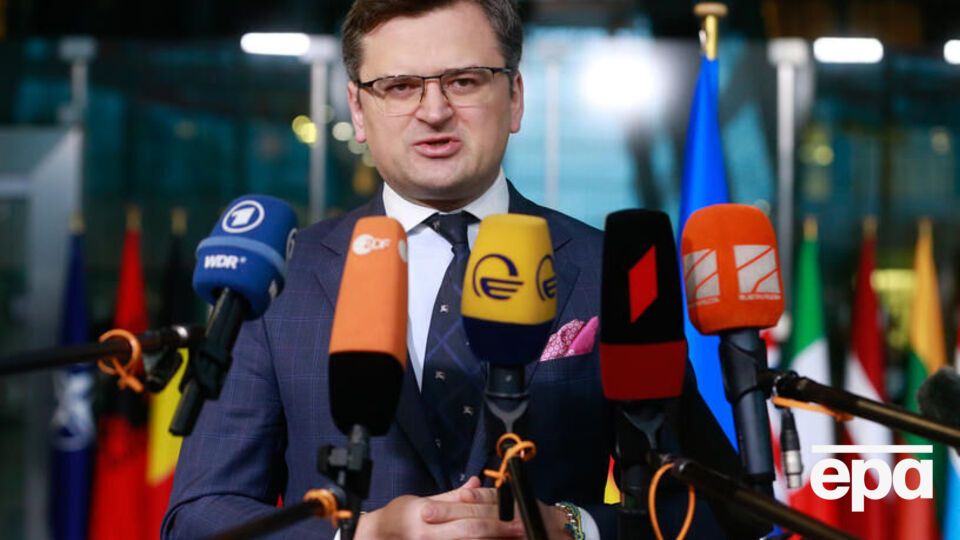 Кулеба: Російські злодії крадуть українське зерно, завантажують його на кораблі, проходять через Босфор і намагаються продати за кордон