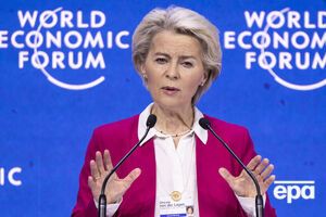 Фон дер Ляєн: Російська артилерія цілеспрямовано обстрілює склади зерна по всій Україні
