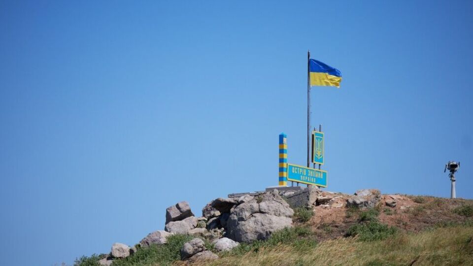 На пропозицію здатися прикордонники зі Зміїного відповіли: "Російський військовий корабель, іди нах...й"