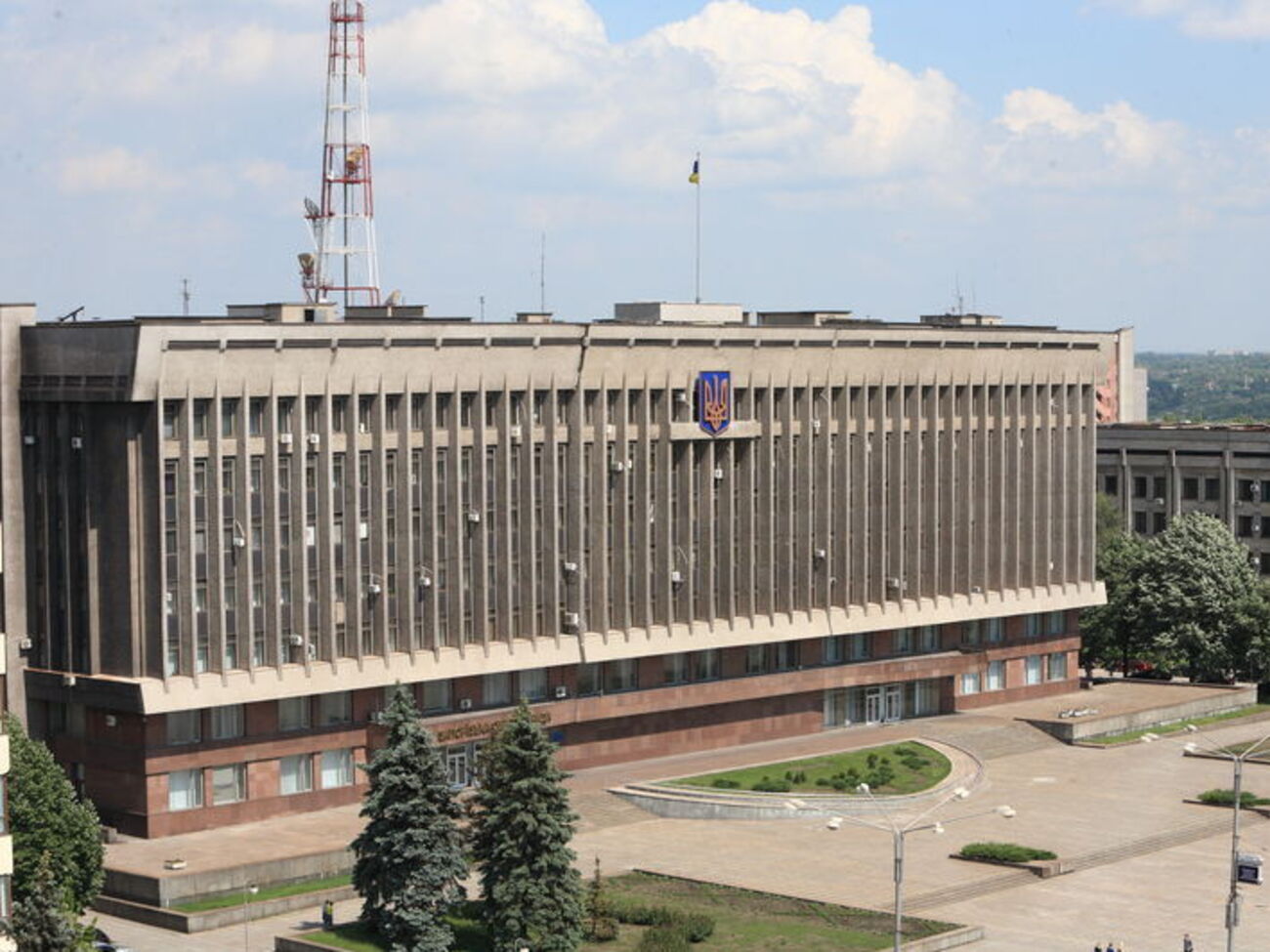 Благодаря волонтерским организациям и бизнесу в городе много пунктов выдачи гуманитарной помощи, отметили в облгосадминистрации