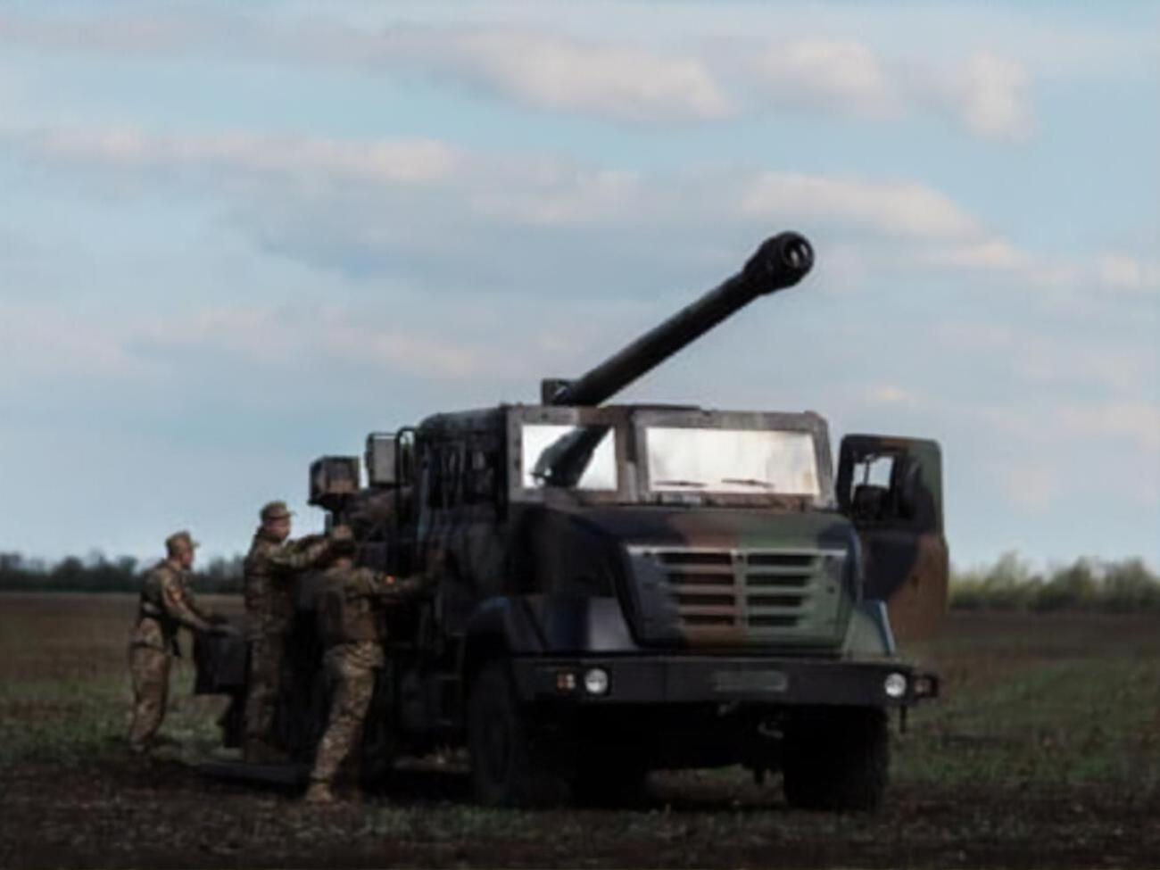 Гаубиця робить п'ять пострілів на хвилину і стріляє на відстань 20 км і більше від лінії фронту, повідомив Залужний