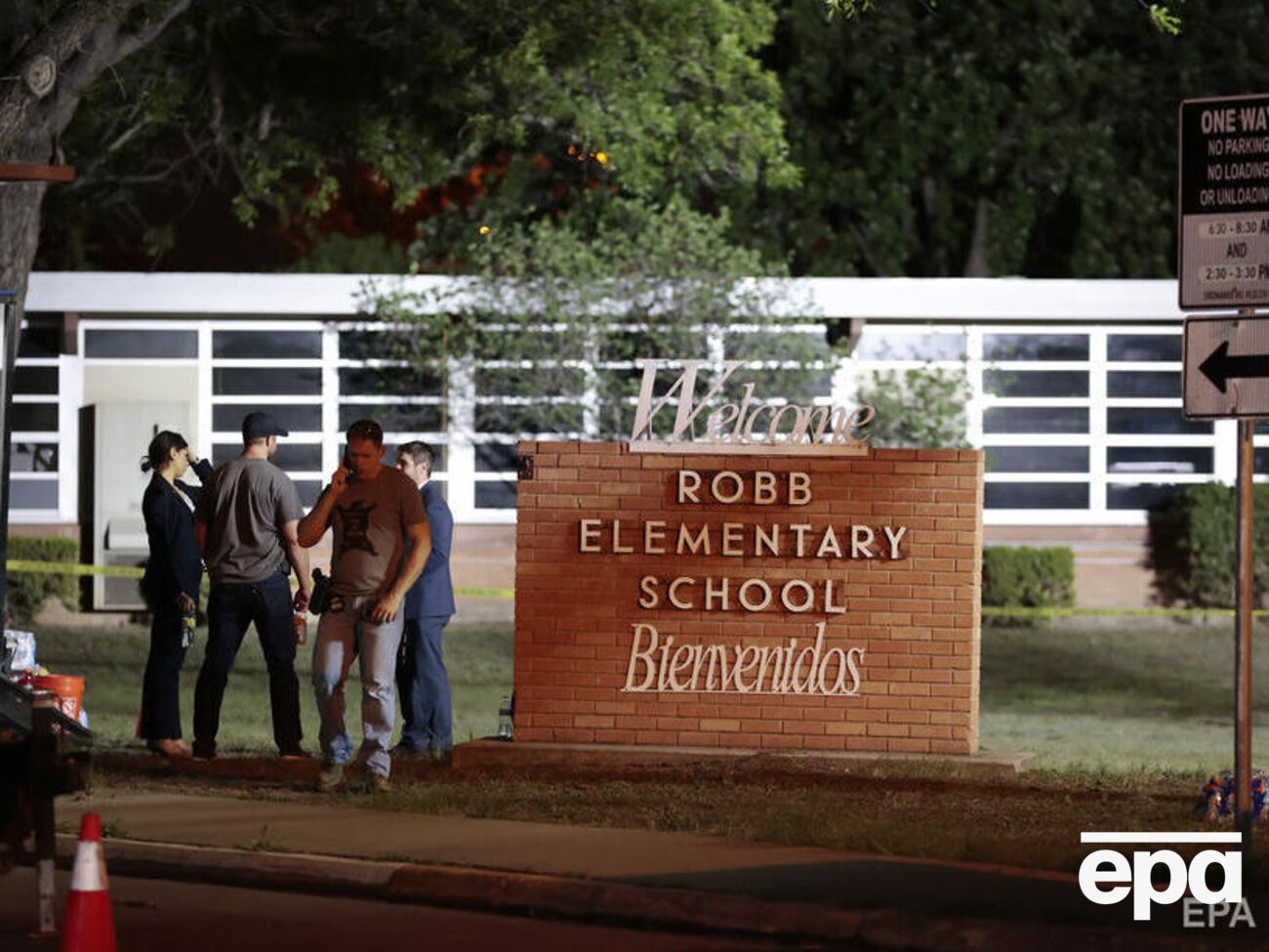 В результате стрельбы погибли 19 детей и двое взрослых