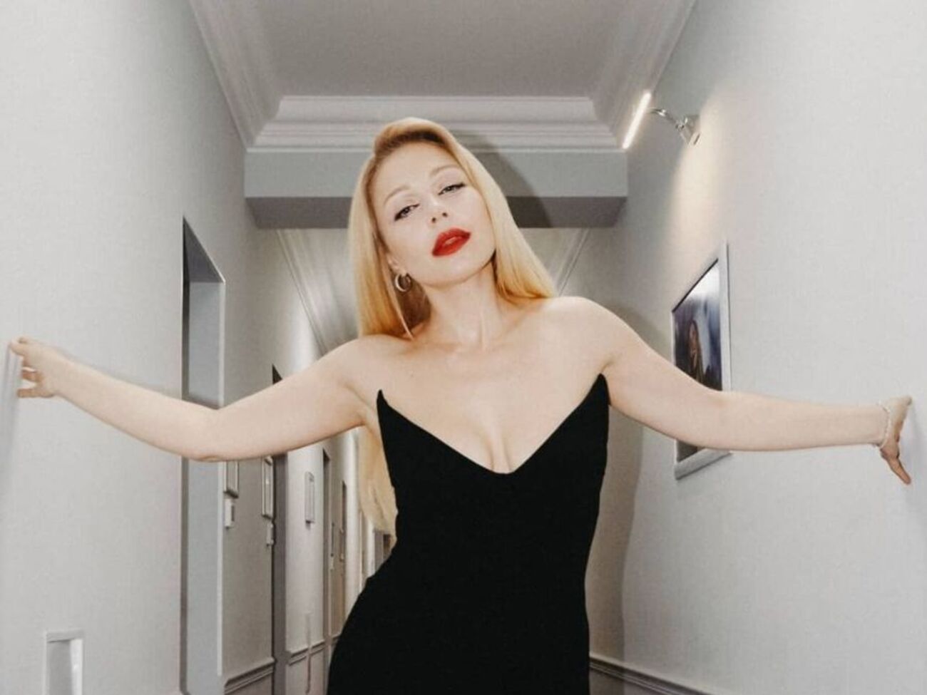 Тина Кароль: Сегодня мой герой должен быть с автоматом, небритый, немытый