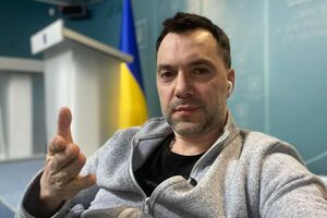 Арестович: Плюс 300 тис. війська на передову – і пиши пропало, "напрасно старушка ждет сына домой"