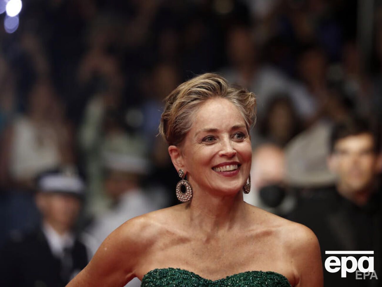 Стоун в Каннах получила премию&nbsp;Better World Fund 2022&nbsp;за свою благотворительную деятельность