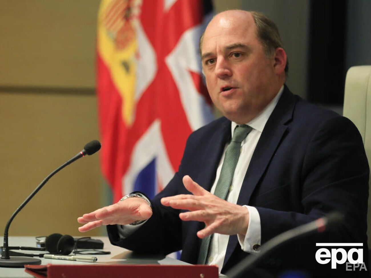 Уоллес призвал Россию "не говорить о санкциях", а "делать правильные вещи"