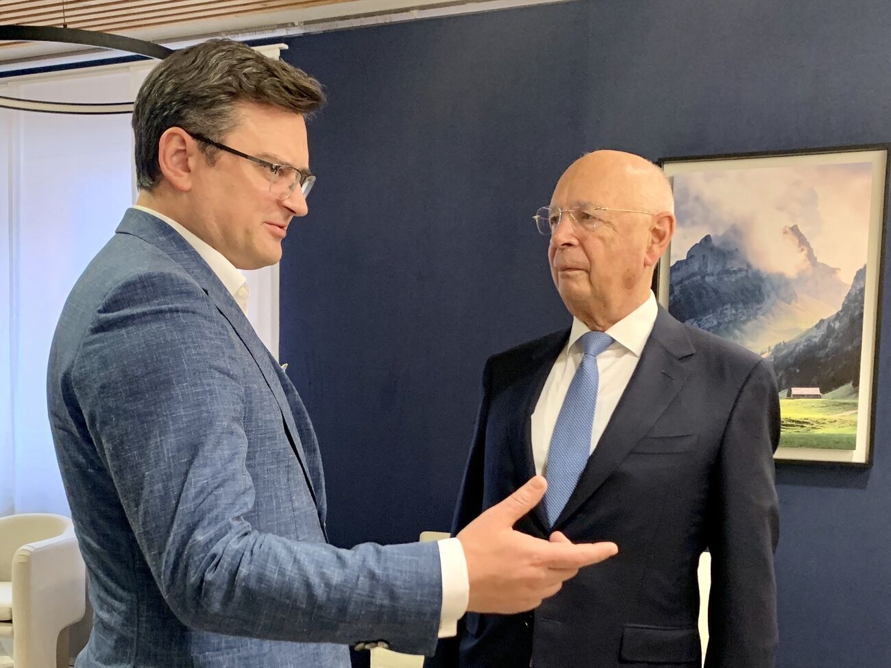 Кулеба подякував Швабу за увагу до України на форумі та рішення виключити з нього Росію