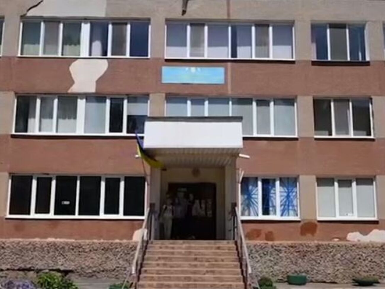У міськраді продемонстрували, що жодної "військової інфраструктури" у школах немає