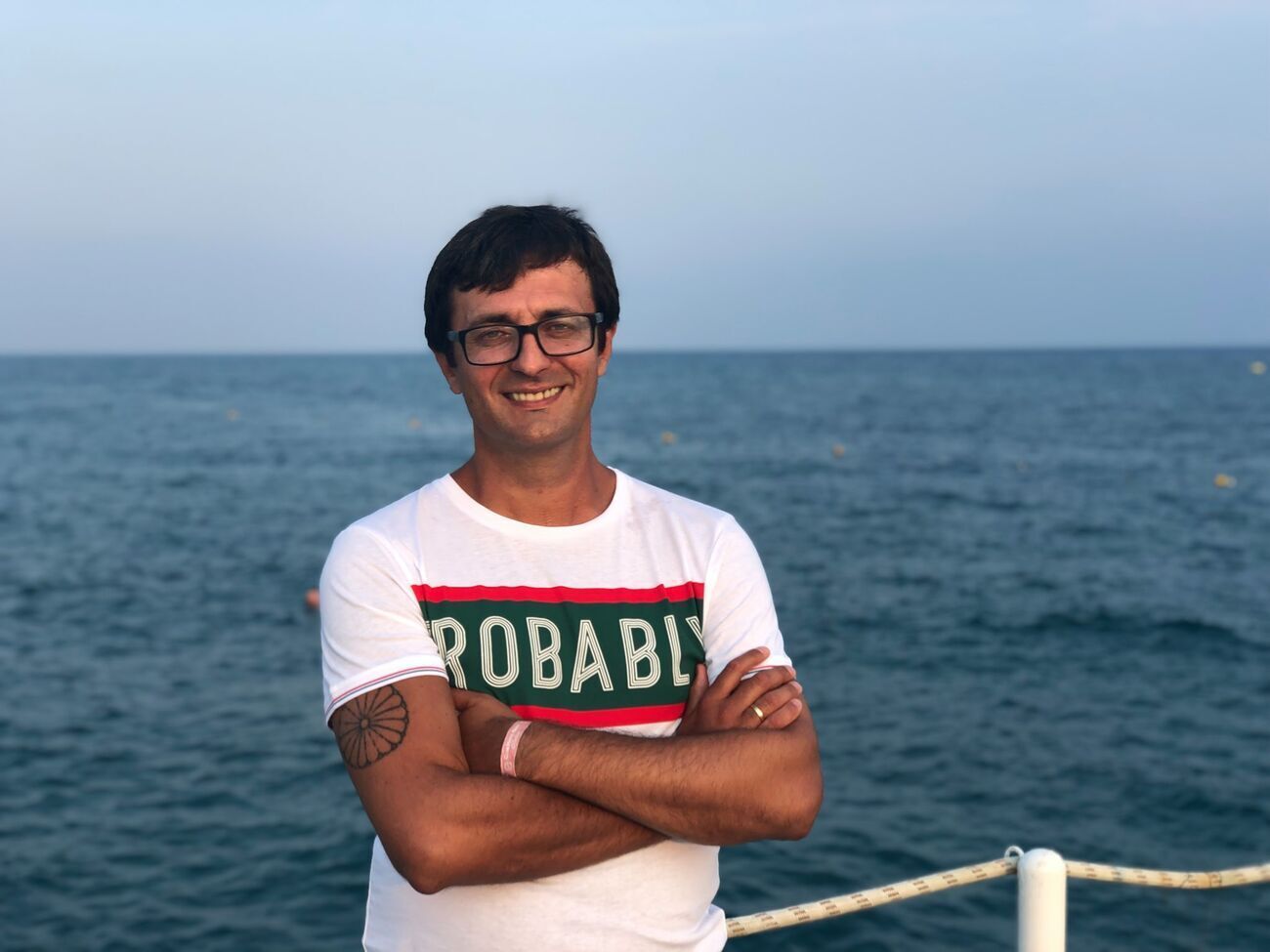 Очень жалко Серебренникова, который во сне бежит в бомбоубежище. Бедный, воображаемая бомбежка – никому не пожелаешь пережить такое