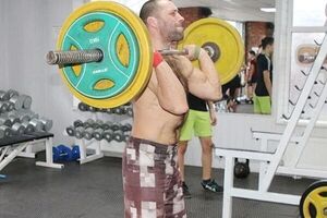 У Федерації важкої атлетики України підтвердили, що на відеозаписі Красильников, але підтвердженої інформації, що він допомагав окупантам, немає