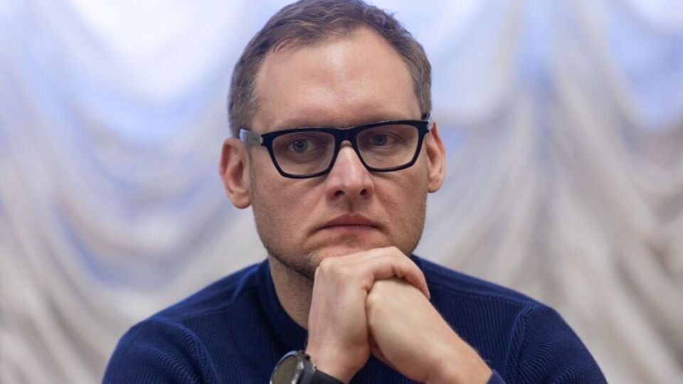 По словам Смирнова, сейчас обсуждается, как будут выбирать руководителя временного Офиса прокурора