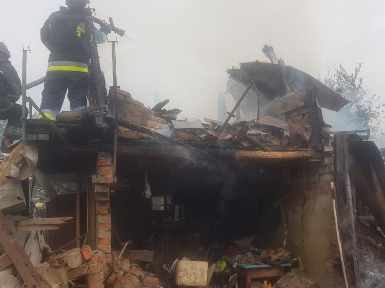 Харківську область і далі обстрілюють, у Харкові влада теж просить не розслаблятися