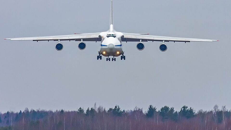 По данным СБУ, Россия использовала более 10 самолетов Ан-124 "Руслан" для перевозки бронетехники и личного состава в ходе вторжения в Украину