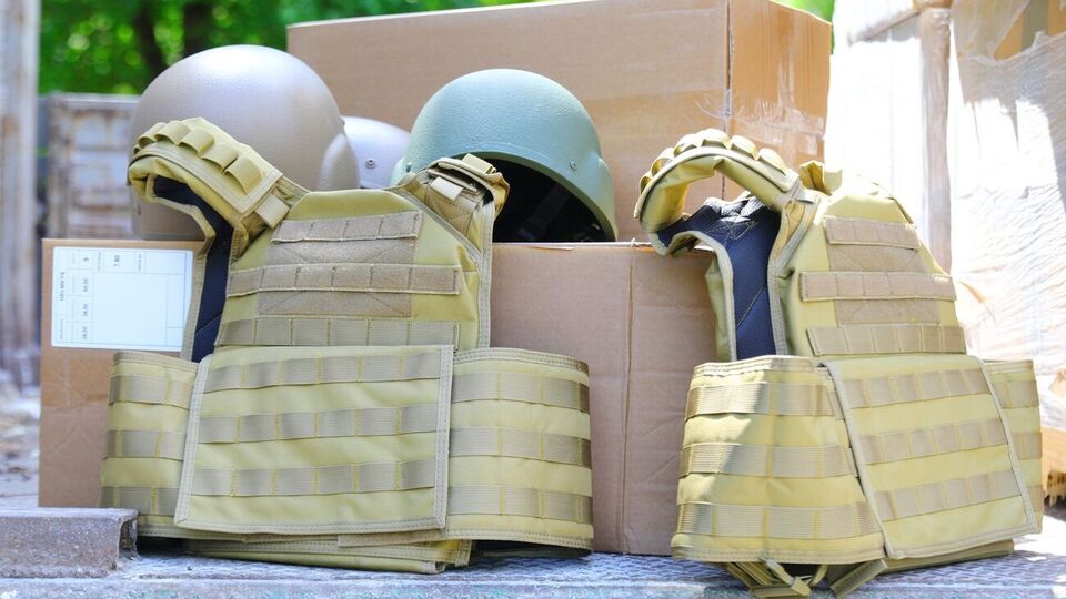 Всего компания предоставляет более 100 тыс. бронежилетов для украинских военных