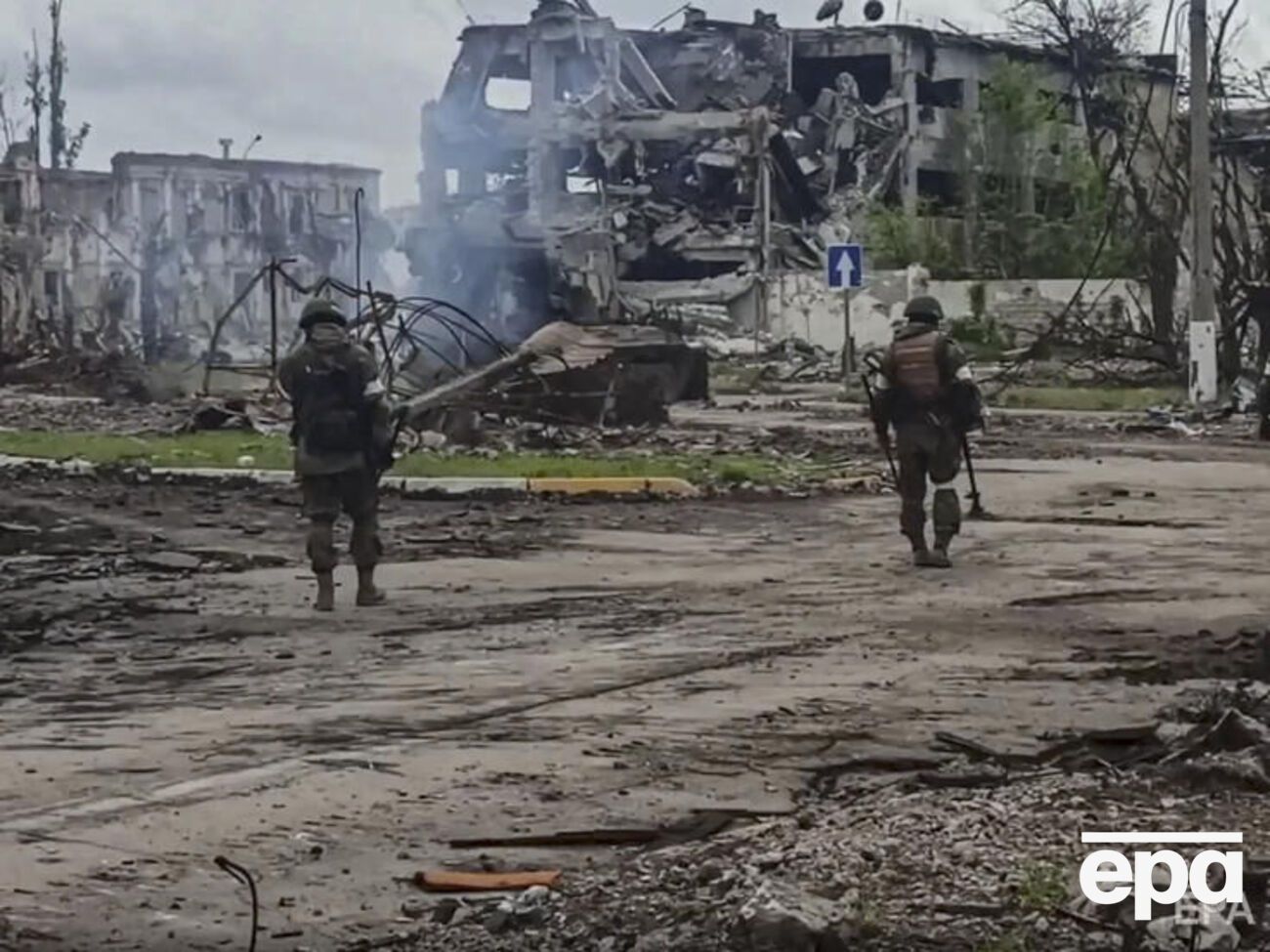 В обращении к президенту депутаты констатируют, что три месяца "спецоперации" не принесли успеха, а количество убитых и раненых растет