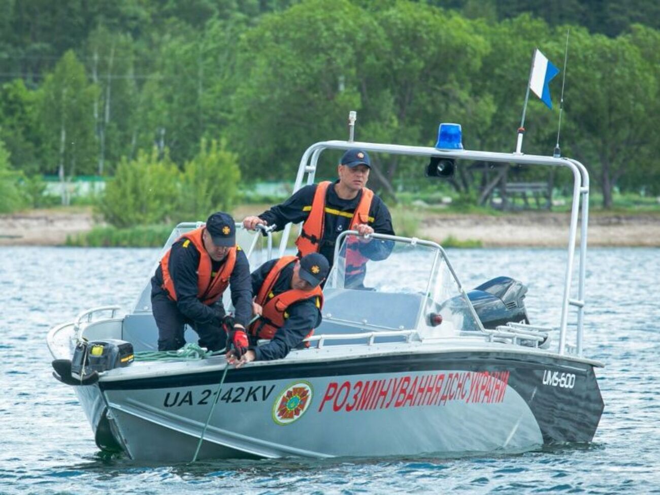 Пиротехники ГСЧС обследуют акваторию страны &ndash; как и в земле, под водой находят снаряды и боеприпасы