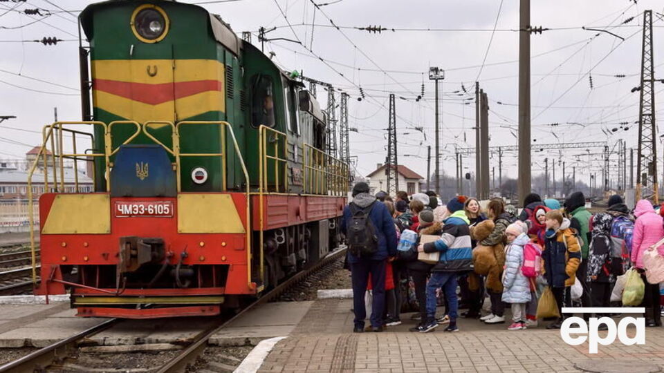 Найбільше біженців вирушають до Польщі