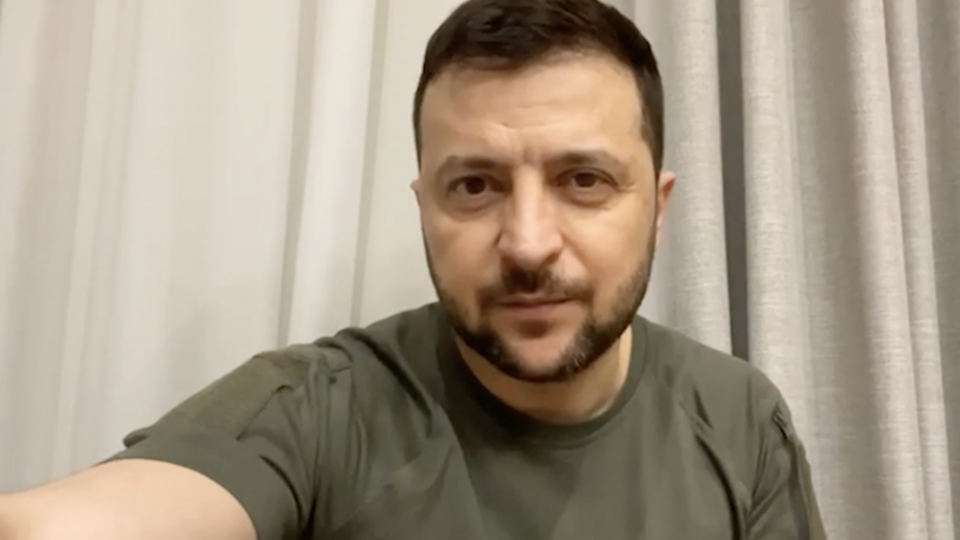 Зеленський: Захищаємо нашу землю так, як це дозволяє наявний сьогодні оборонний ресурс