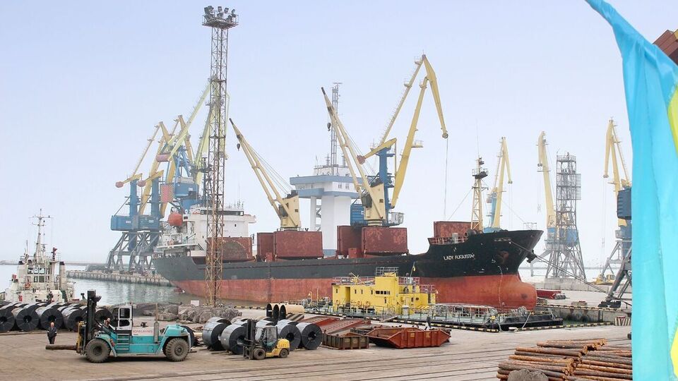 До оккупации на территории порта Мариуполя находилось до 200 тыс. тонн металла и чугуна