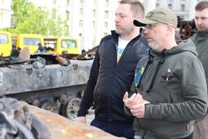 Резников (на фото в головном уборе): Преступления россиян должны быть наказаны