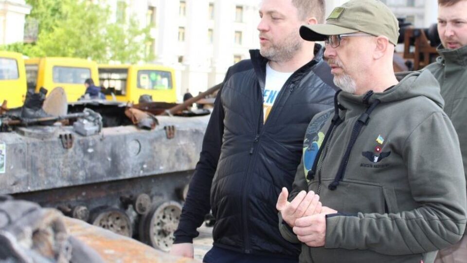 Резніков (на фото в головному уборі): Злочини росіян мають бути покарані