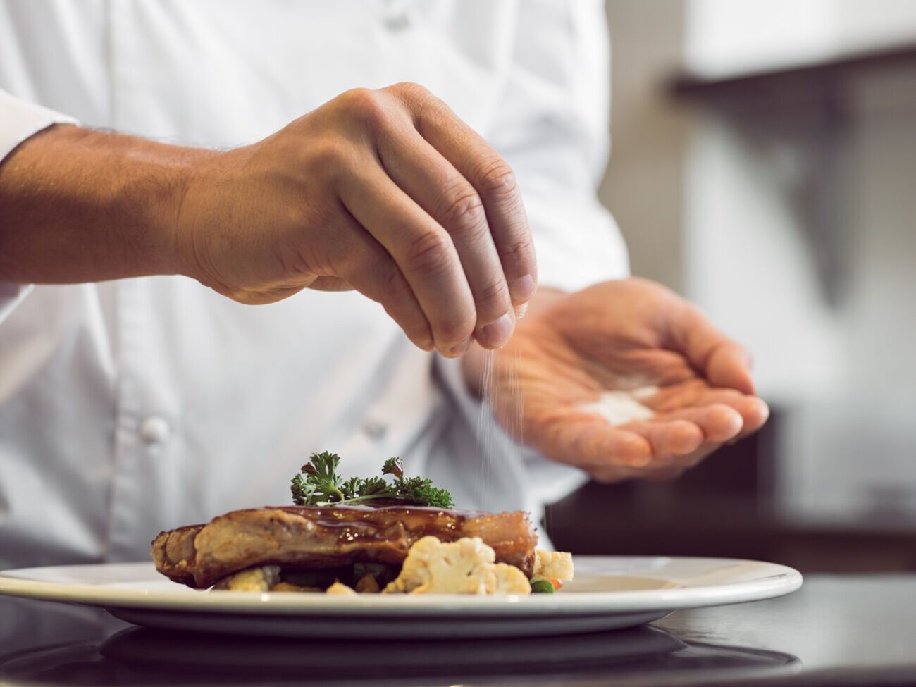 Клопотенко предлагает заменить соль соевым соусом