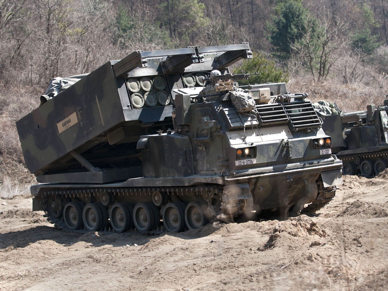 Дальність стрільби MLRS залежно від боєприпасів становить до 160 км