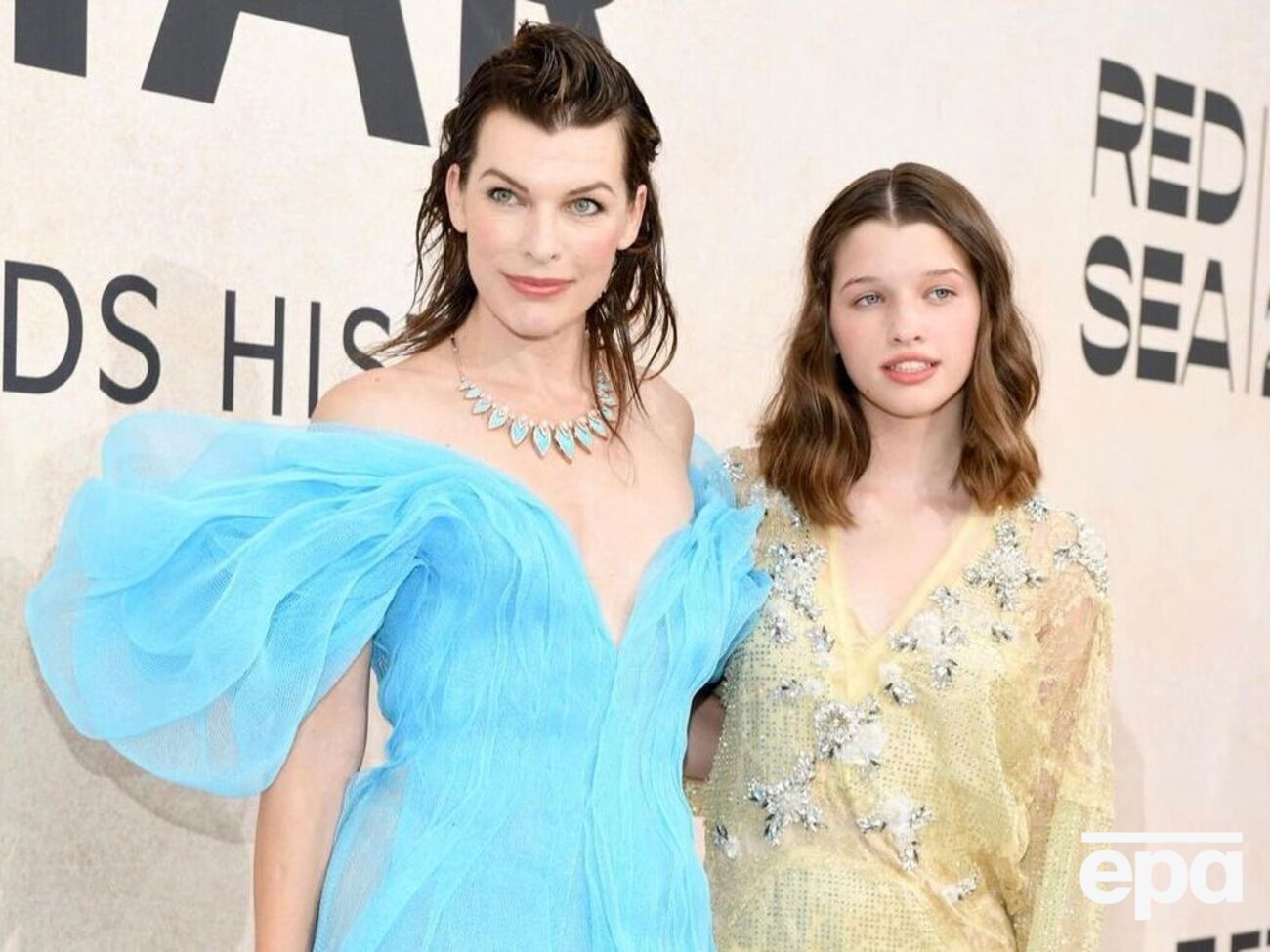 Йовович посетила Каннский кинофестиваль вместе со старшей дочерью Эвой