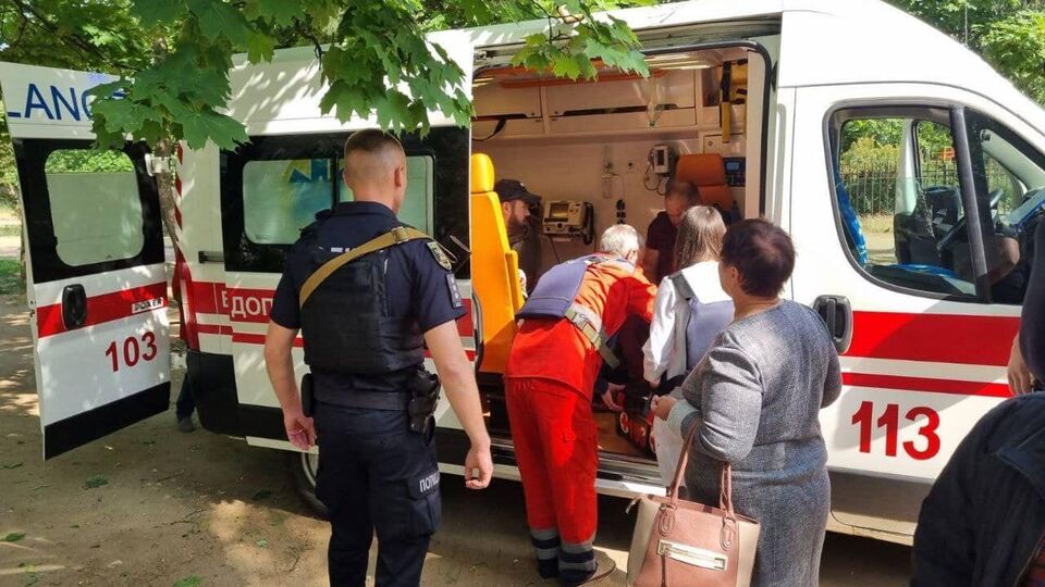 Станом на 18.30 відомо про сімох поранених, із них двоє у тяжкому стані, зазначив мер Миколаєва