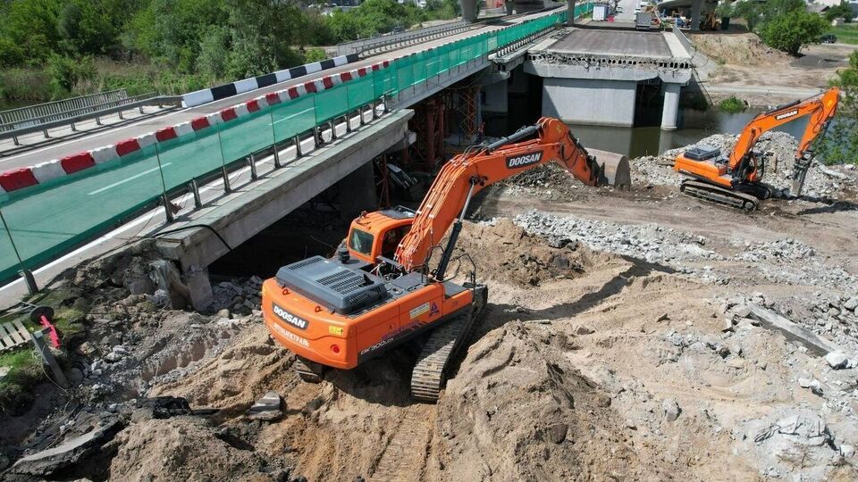 Правый проезд разрушенного моста возле Стоянки будет открыт осенью, отметил Кубраков