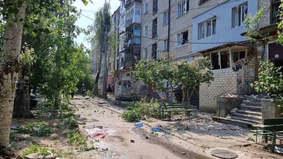 У Миколаєві російські снаряди прилітають на подвір'я багатоповерхівок