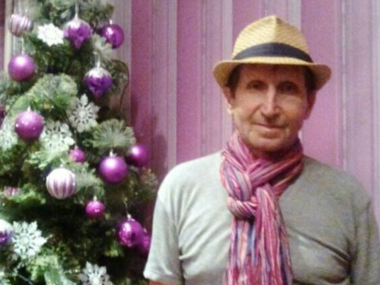 В августе 2021 года Шелудько взяли на работу в театр на должность охранника