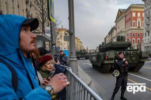 Ким допустил, что парад в Москве будут еще "крутить везде", в то время, когда российские оккупанты убивают мирных граждан