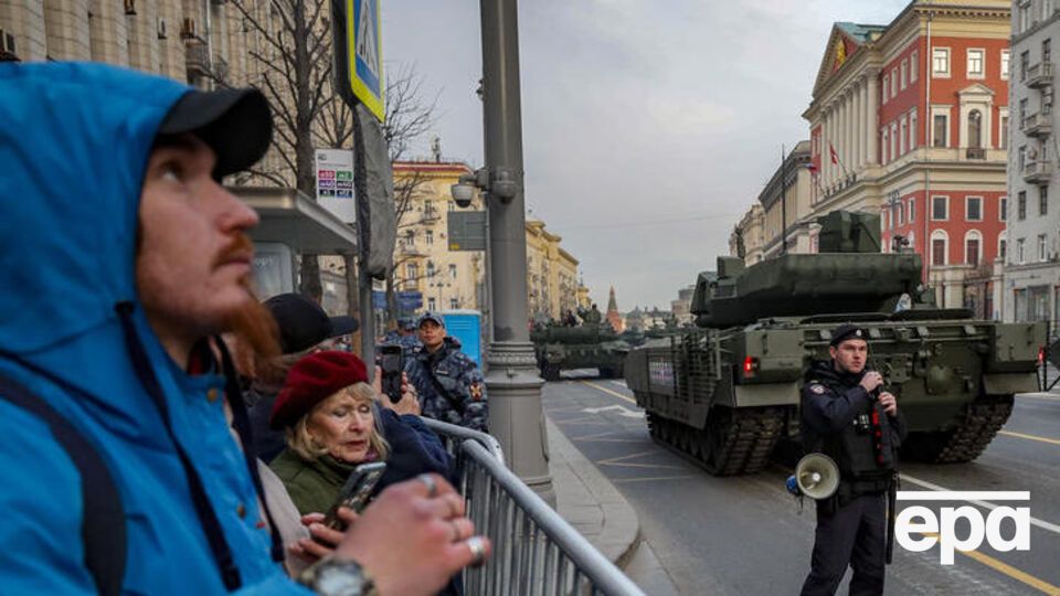 Кім припустив, що парад у Москві ще "крутитимуть скрізь", у той час, коли російські окупанти вбивають мирних громадян