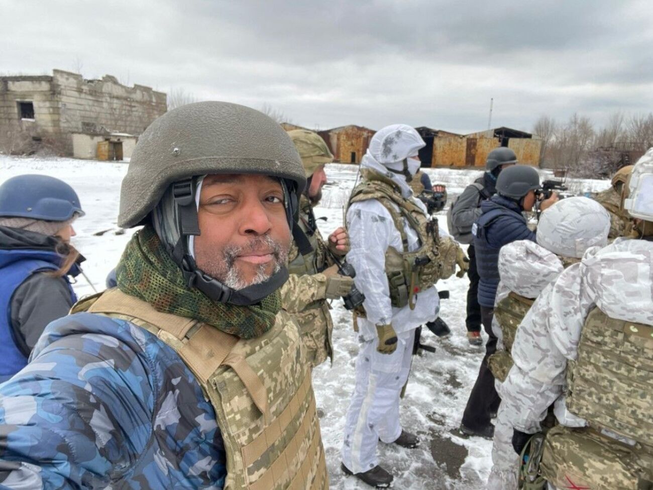 Раньше Нэнс работал аналитиком по вопросам кибертерроризма и безопасности на канале NBC