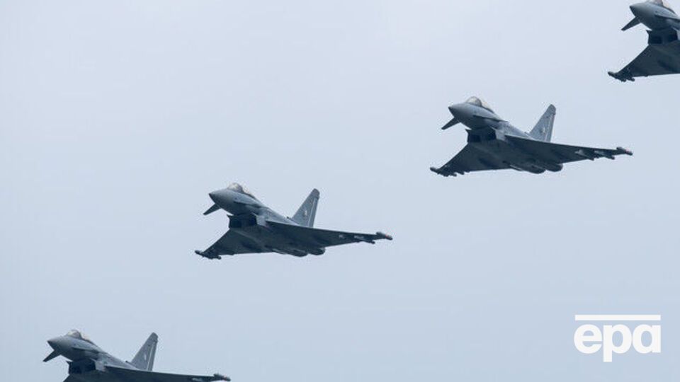 Німецькі винищувачі Eurofighter супроводжували російський літак у міжнародному повітряному просторі
