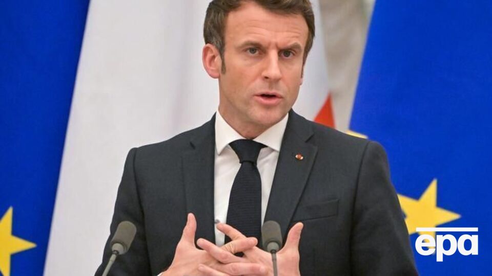 Макрон (на фото) не говорил с Путиным больше месяца