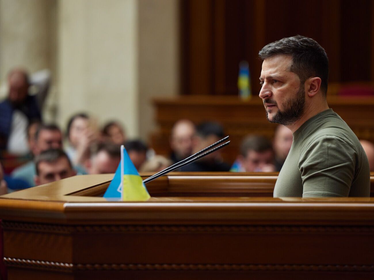 Зеленский призвал нардепов не тратить времени на "лишние законы"