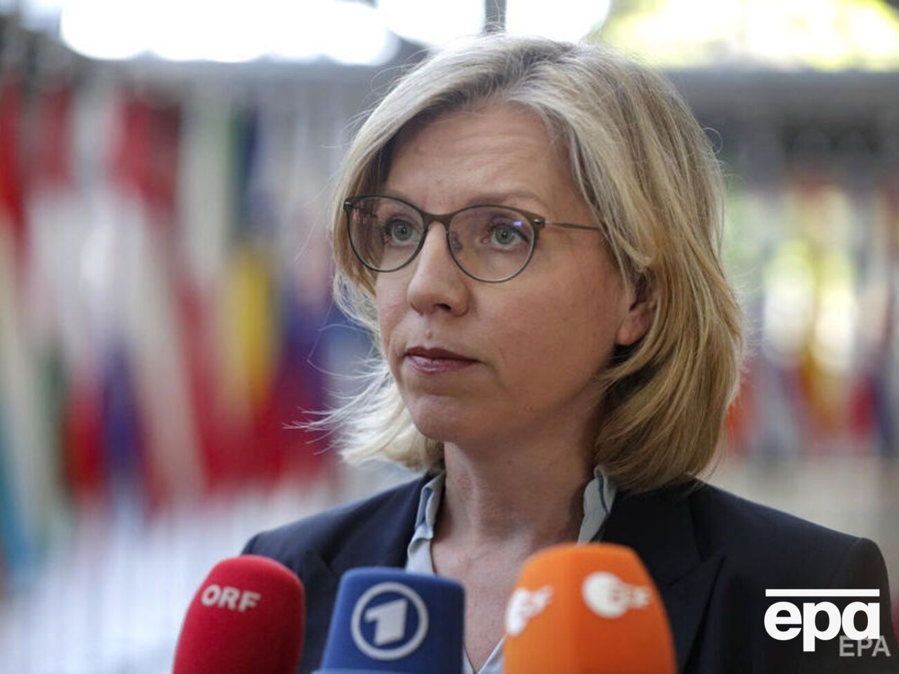 За словами міністерки, Австрія готова послідовно підтримувати нафтове ембарго, якщо Єврокомісія та держави-члени вирішать його ввести