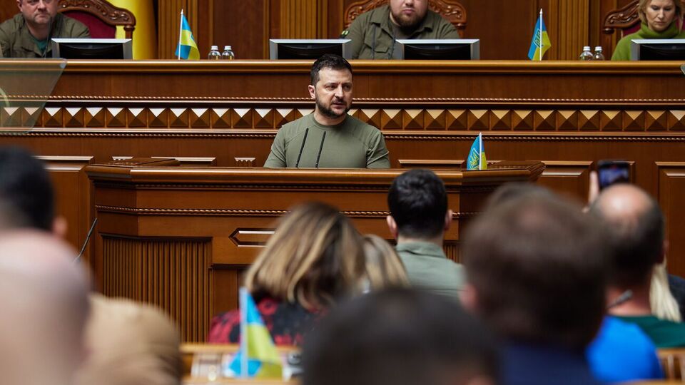 Зеленский назвал парламент "частью большой украинской армии"