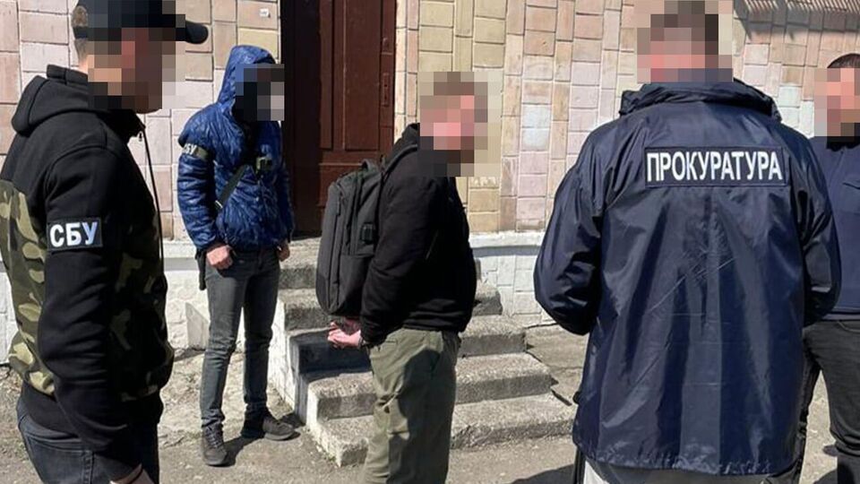 За свои "услуги" волонтер успел получить более 30 тыс. грн