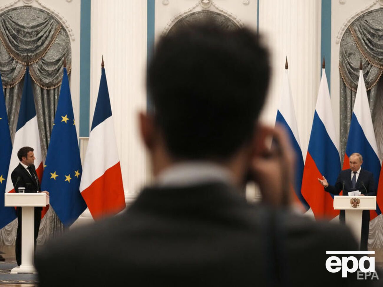 Во время визита в Москву в начале февраля Макрону не разрешили приблизиться к Путину