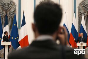 Під час візиту до Москви на початку лютого Макрону не дозволили наблизитися до Путіна