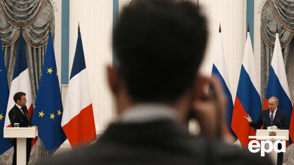 Во время визита в Москву в начале февраля Макрону не разрешили приблизиться к Путину