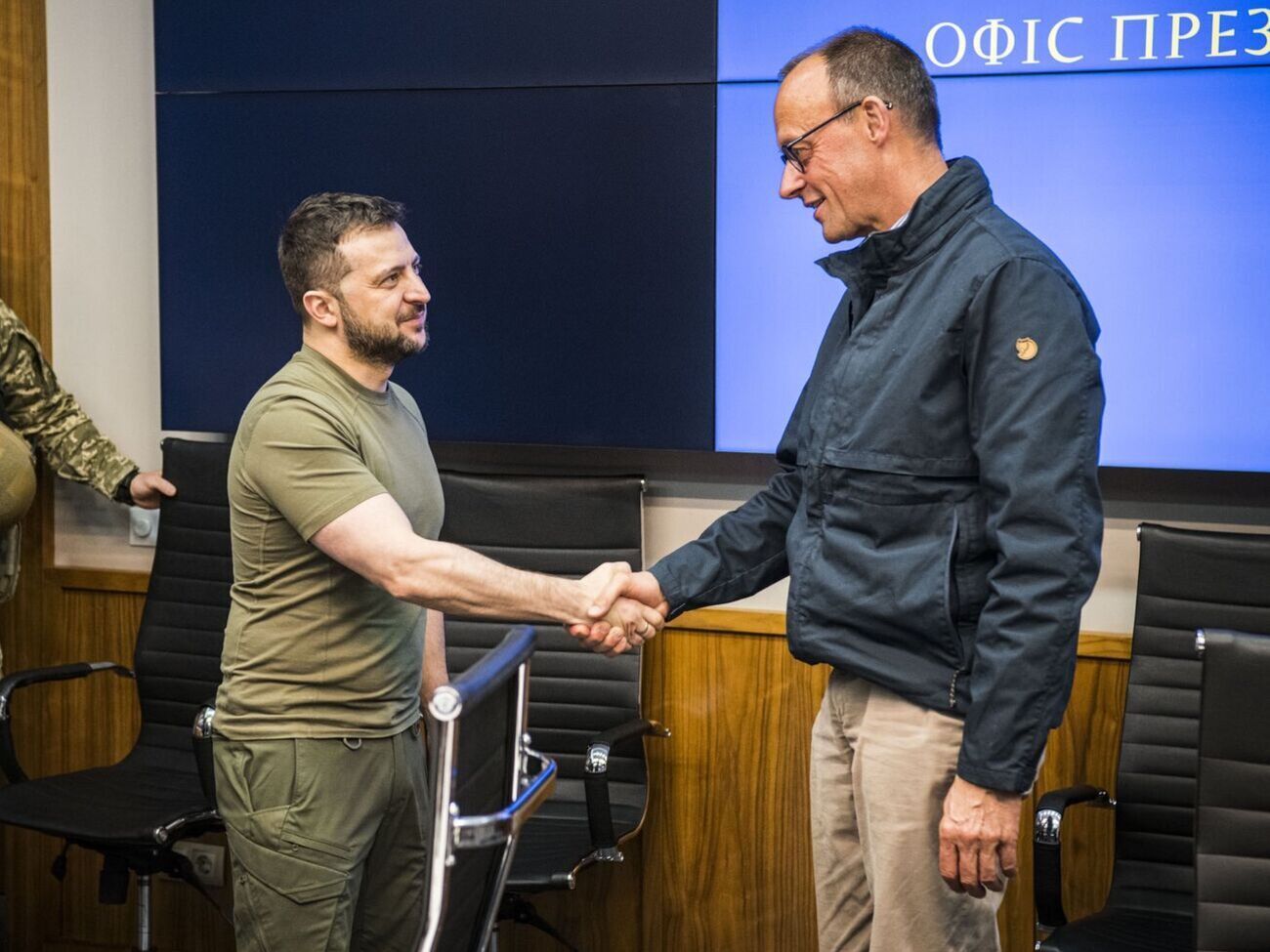 За даними ЗМІ, бесіда Зеленського і Мерца тривала приблизно годину