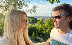 Сумская отметила, что они с семьей вышли на прогулку по Киеву впервые за три месяца