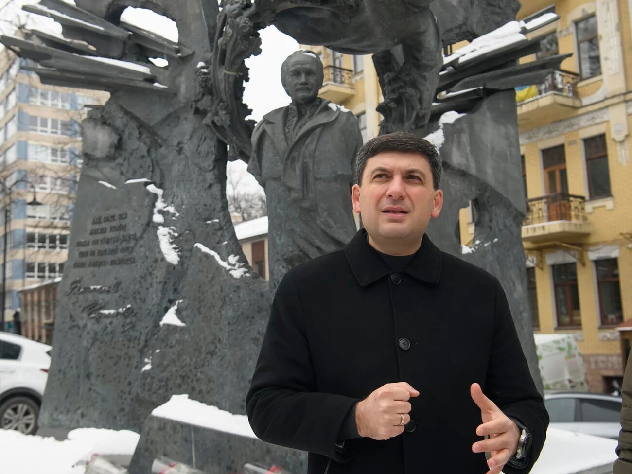 По мнению Гройсмана, приоритет всего демократического мира &ndash; остановить российского президента Владимира Путина