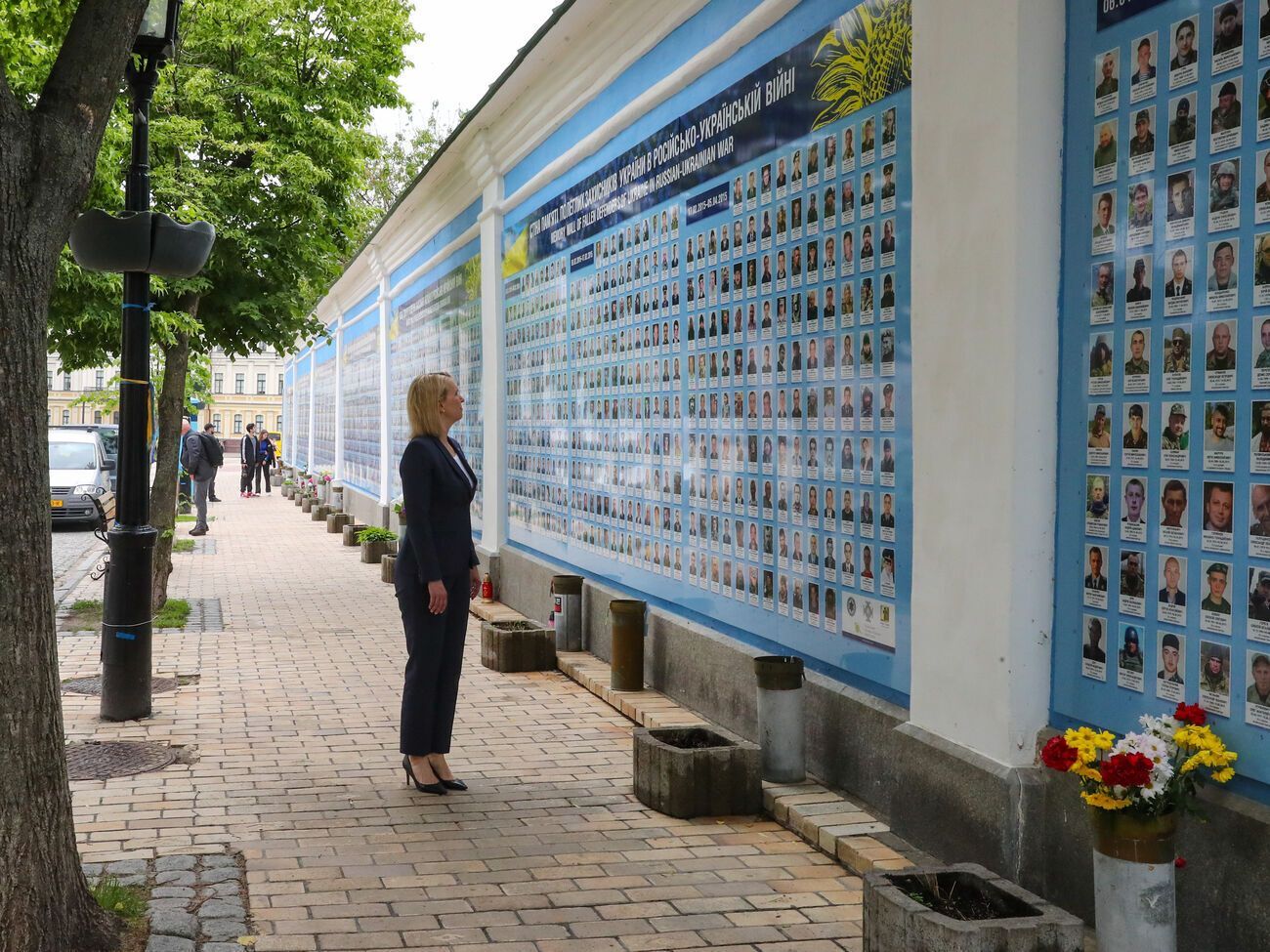 Бринк почтила память погибших украинцев и начала обсуждение поддержки Украины ее государством